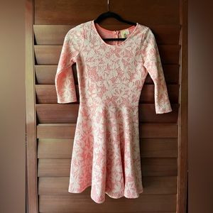 Sweet boutique pink dress & white floral detail. Size S Great for Valentine’s!